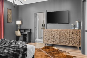 4 bedrooms, desk, iron/ironing board, free WiFi