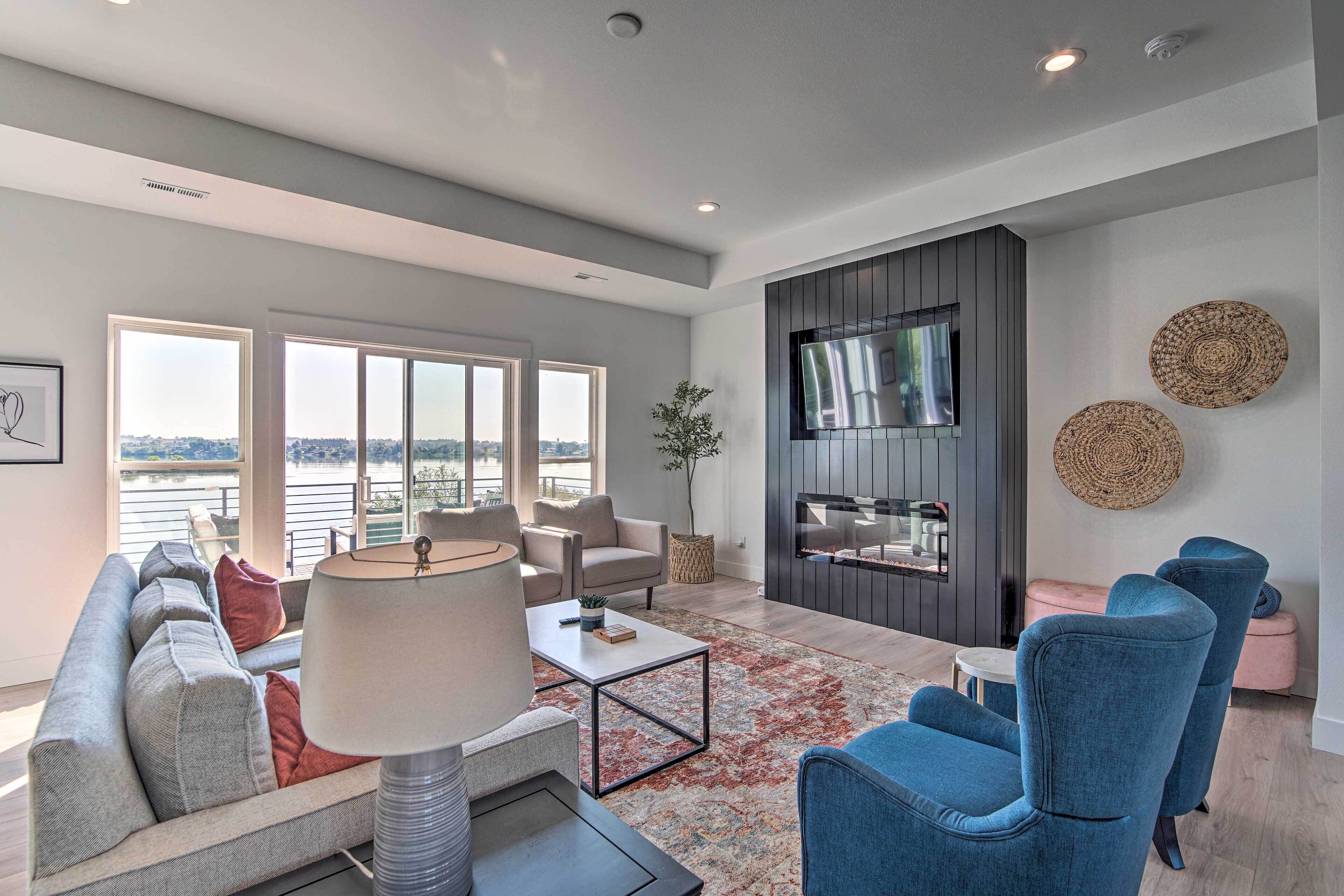 Picturesque Moses Lake House w/ Boating Dock