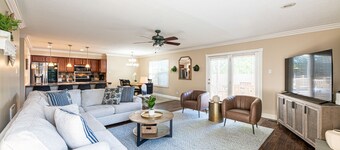 Pool Home~Basketball~Hot Tub~Firepit~Diving Board