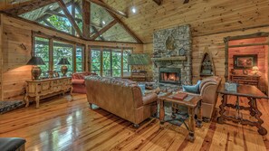 House, 4 Bedrooms | Living room
