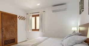3 chambres, fer et planche à repasser, Wi-Fi gratuit, draps fournis