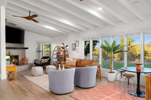 Mid Century Modern Escape 4 Br w/ Pool - 1.7 acres