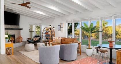 Mid Century Modern Escape 4 Br w/ Pool - 1.7 acres