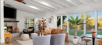 Mid Century Modern Escape 4 Br w/ Pool - 1.7 acres