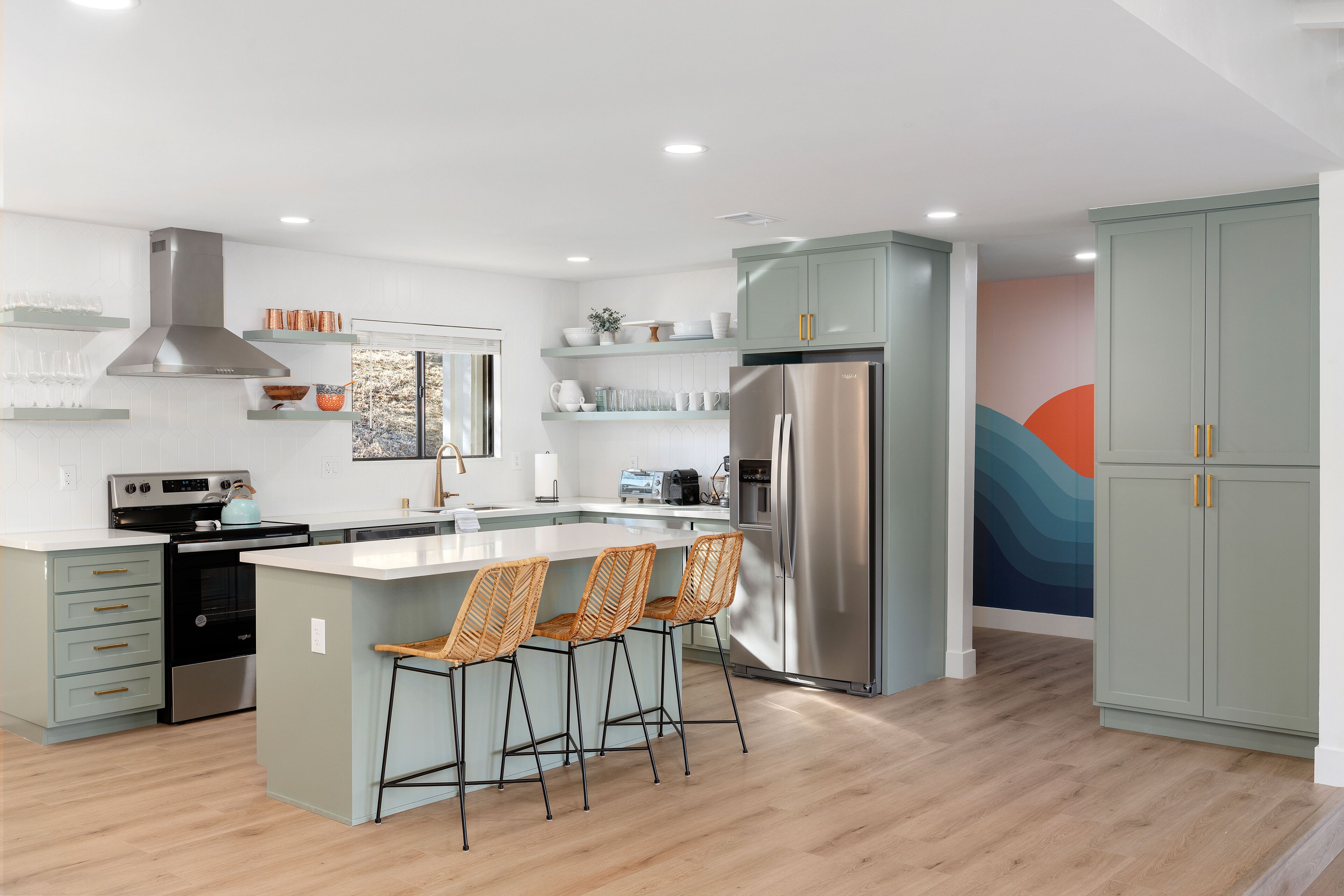 Mid Century Modern Escape 4 Br w/ Pool - 1.7 acres