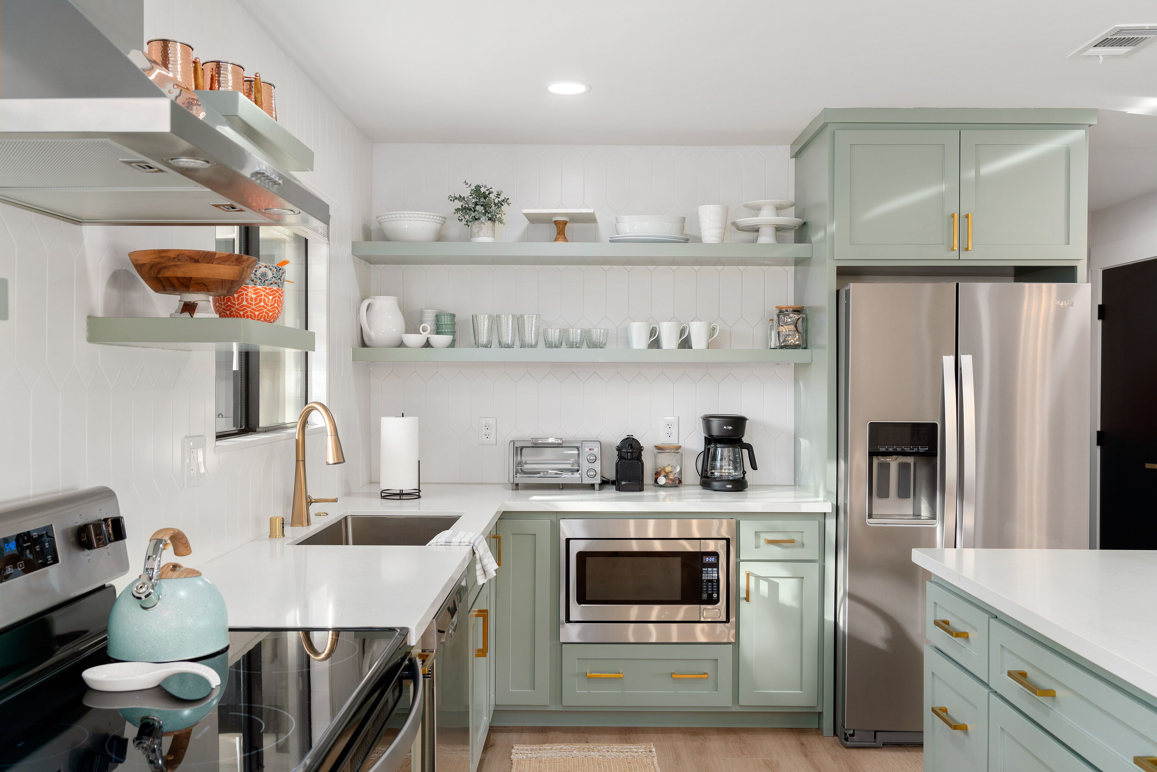 Mid Century Modern Escape 4 Br w/ Pool - 1.7 acres