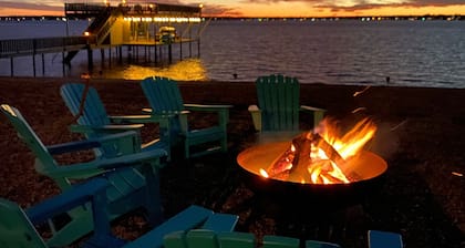 BEAUTIFUL WATERFRONT LISTING- With great out door amenities'!