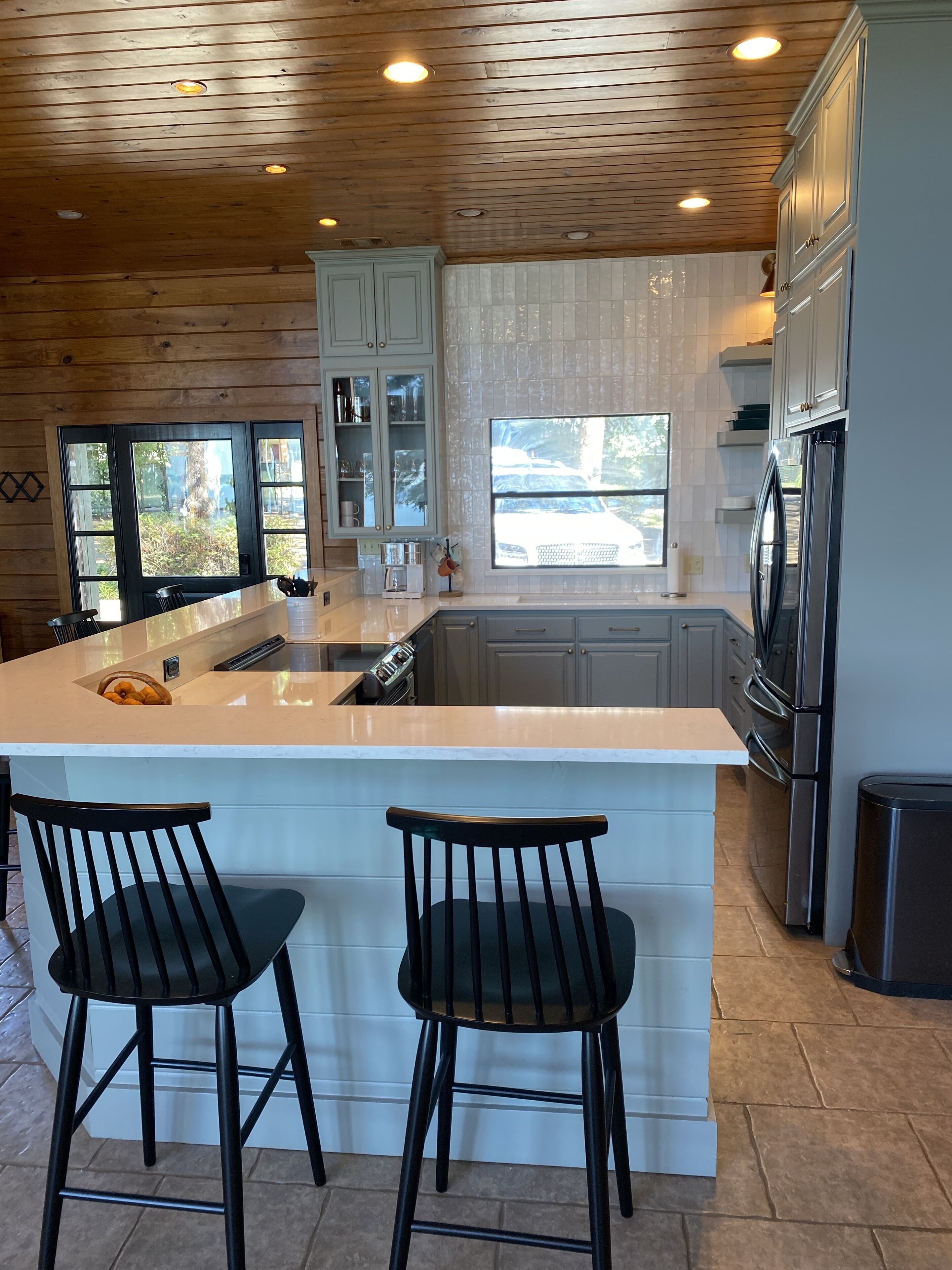 BEAUTIFUL WATERFRONT LISTING- 5 bedrooms/5 bath featuring 4 KING beds!