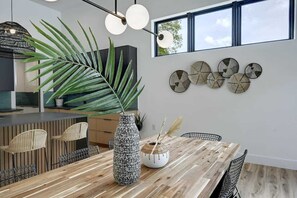 Dining - Pool, Hot Tub, Tulum Inspired - Mins to Downtown! (Austin)