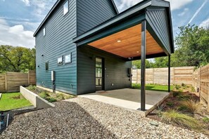 Exterior - Pool, Hot Tub, Tulum Inspired - Mins to Downtown! (Austin)