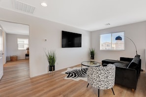 Smart TV y chimenea