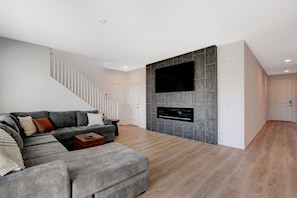 Smart TV y chimenea