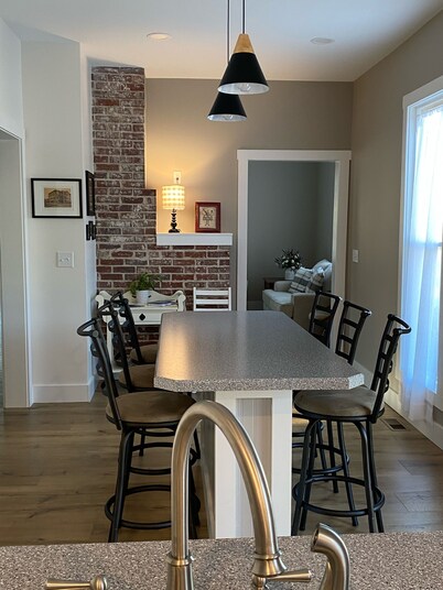 Toliver Guest House, Premier location on Main Street!  Newly remodeled-spacious.