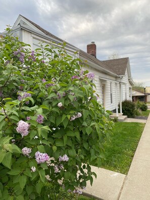 Exterior detail - Toliver Guest House, Premier location on Main Street! Newly remodeled-spacious. (French Lick)