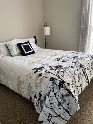 3 bedrooms, free WiFi, bed sheets - Toliver Guest House, Premier location on Main Street!  Newly remodeled-spacious. (French Lick)