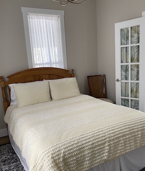 3 bedrooms, free WiFi, bed sheets - Toliver Guest House, Premier location on Main Street! Newly remodeled-spacious. (French Lick)