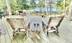 Outdoor dining - 2026 open, cozy, sunset waterfront cottage on N Lake Leelanau. (Lake Leelanau)