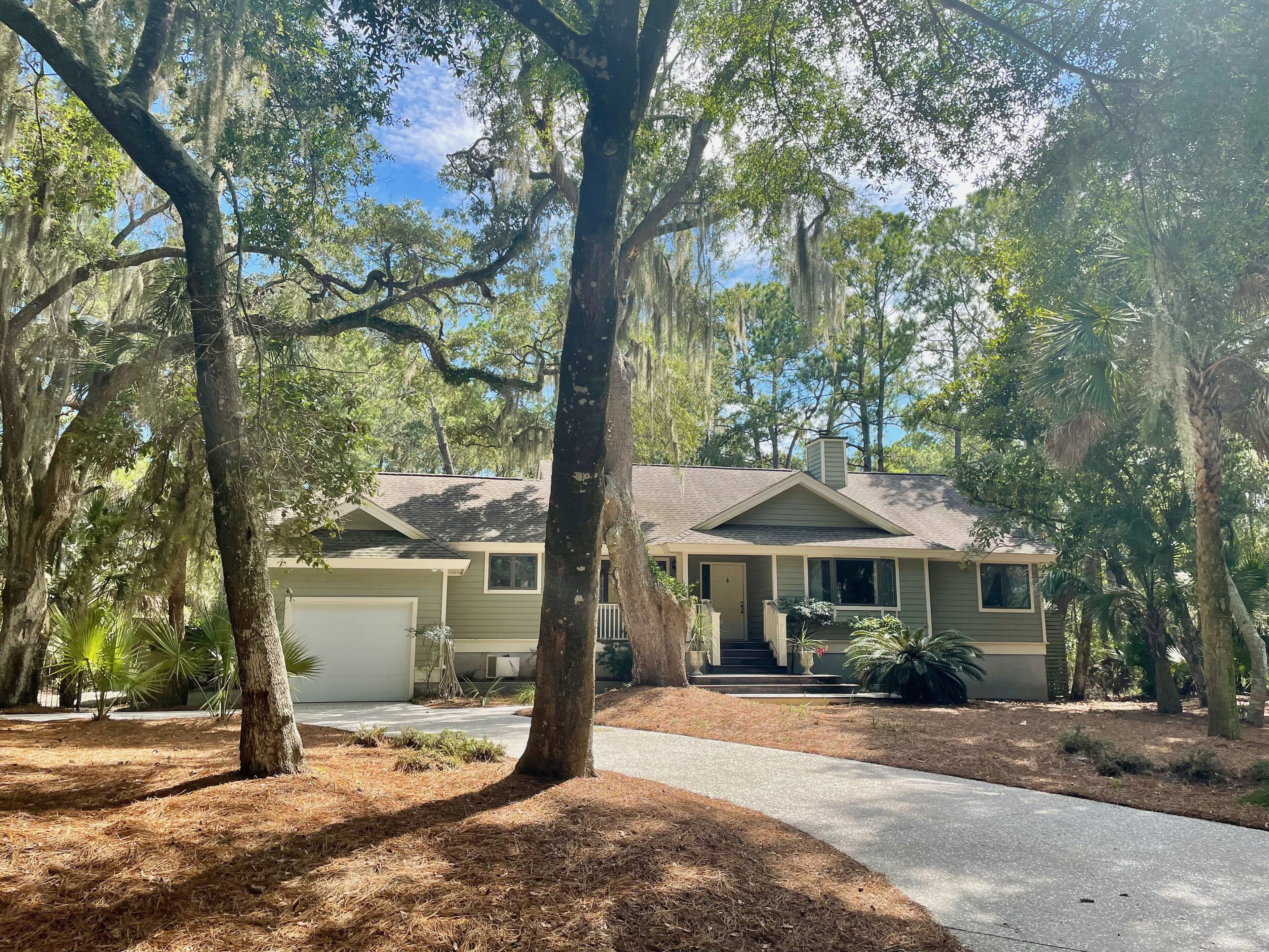 14 Sweetgrass Lane ~ Cozy 2 Bedroom Beach House with a Pool! Sleeps 4