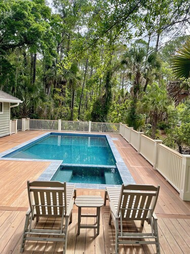 14 Sweetgrass Lane ~ Cozy 2 Bedroom Beach House with a Pool! Sleeps 4