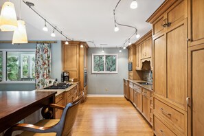 Frigorifero, microonde, forno, lavastoviglie