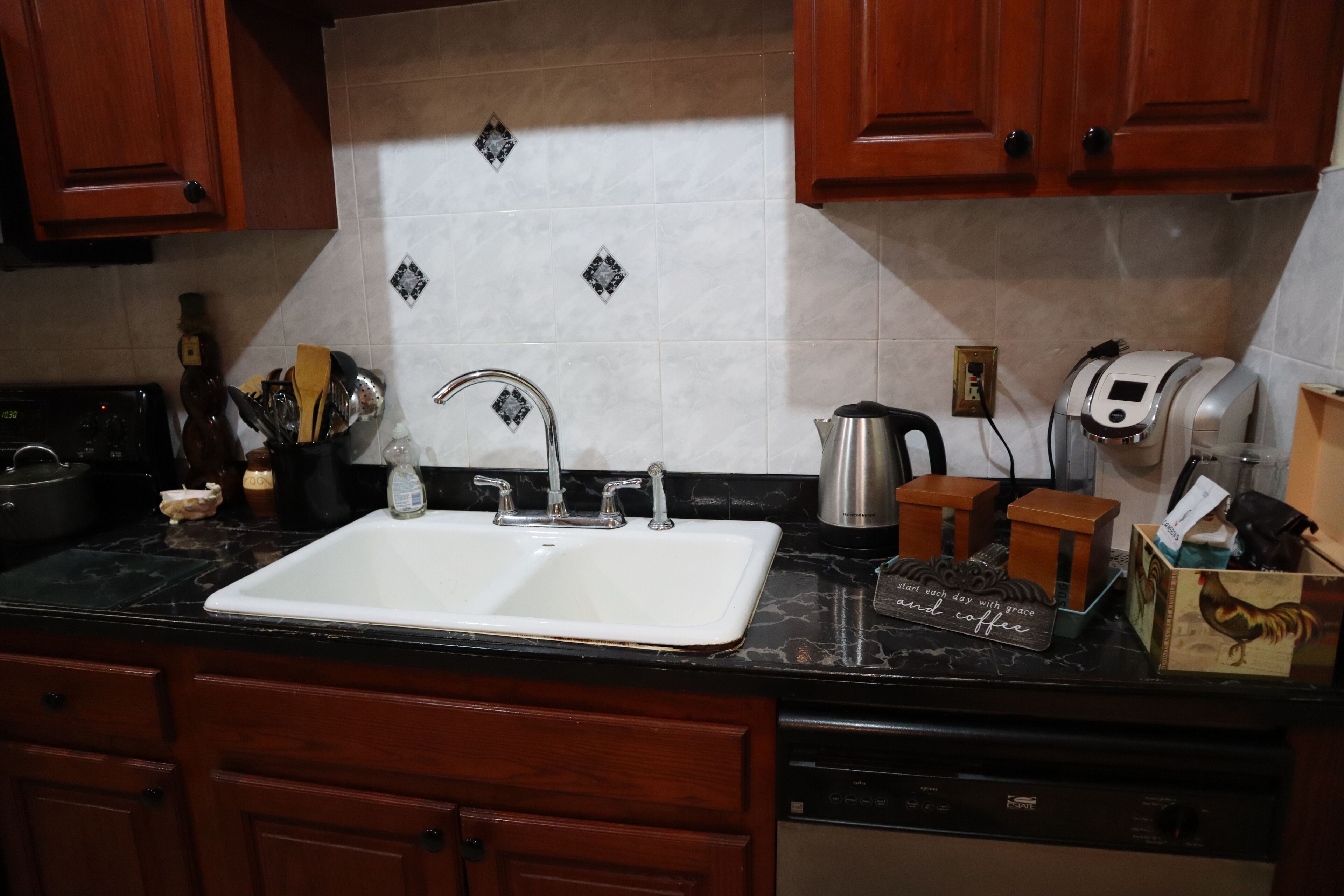 冷蔵庫、電子レンジ、オーブン、コンロ