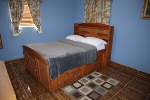 2 habitaciones, tabla de planchar con plancha y wifi gratis 