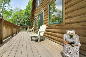 Terrace/patio - Londonderry Chalet w/ Deck, Fire Pit & Views! (Londonderry)