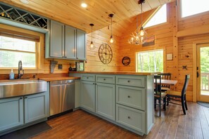 Fridge, microwave, stovetop, dishwasher - Londonderry Chalet w/ Deck, Fire Pit & Views! (Londonderry)