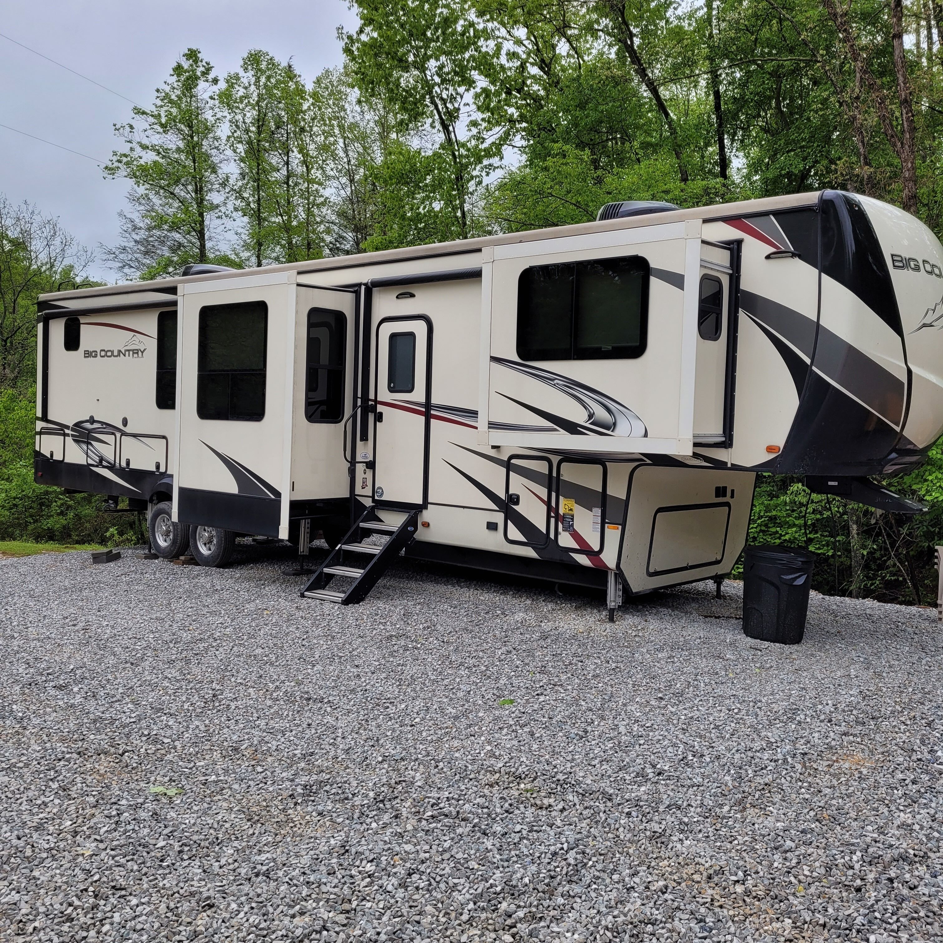 Spacious RV near ATV trails
