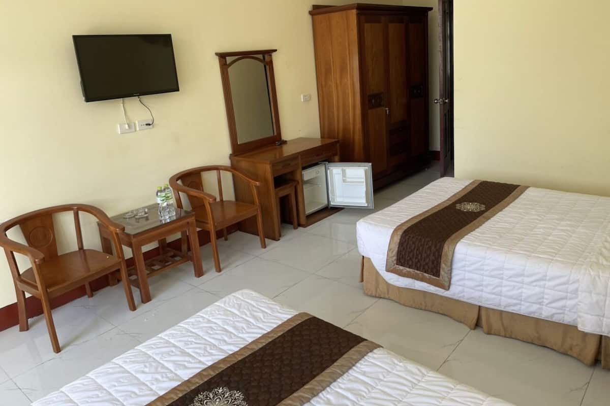 Minibar, escritorio, wifi gratis y ropa de cama