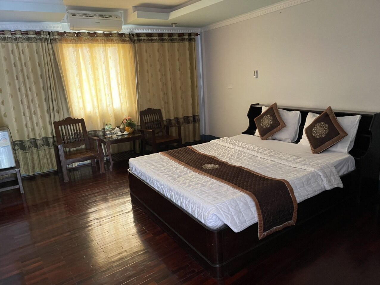 Minibar, desk, free WiFi, bed sheets