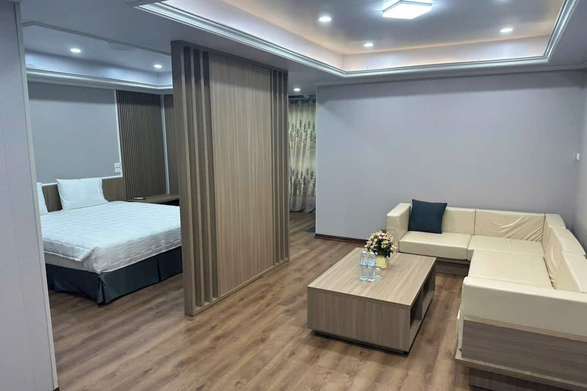 Minibar, desk, free WiFi, bed sheets