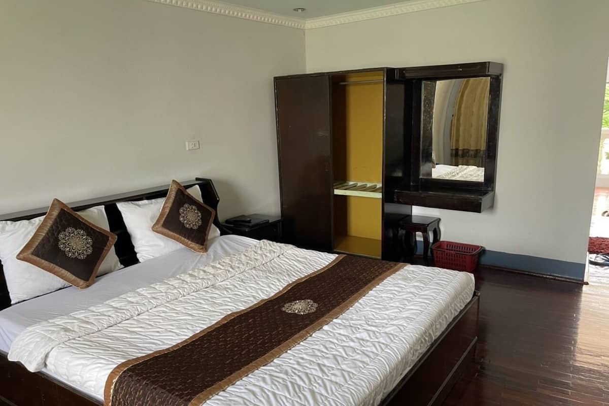 Minibar, escritorio, wifi gratis y ropa de cama