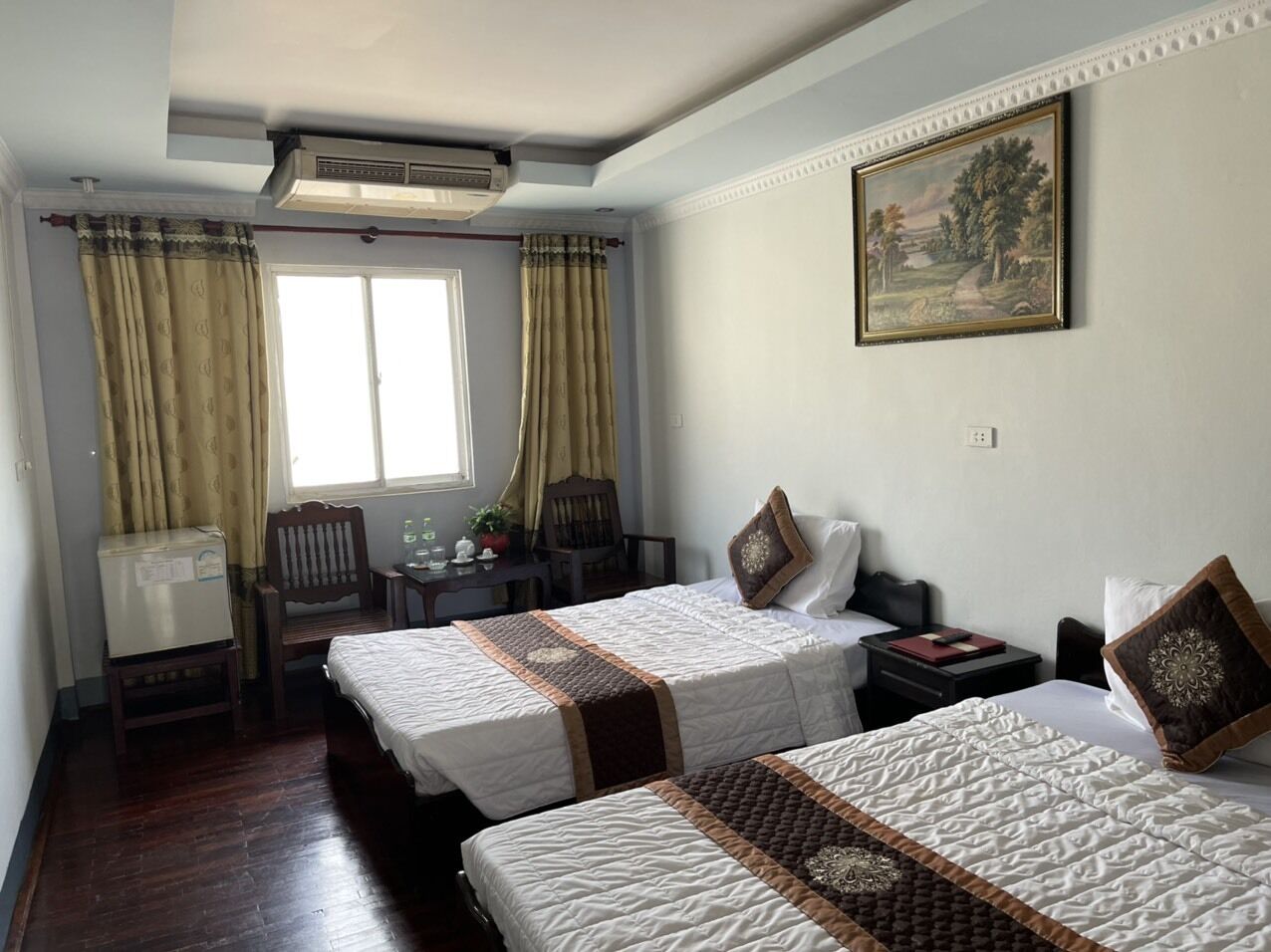 Deluxe Twin Room with Window | Minibar, desk, free WiFi, bed sheets