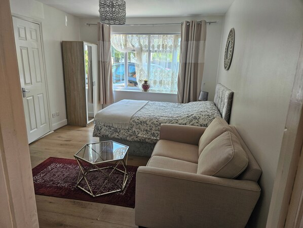 1 chambre, fer et planche à repasser, Wi-Fi, draps fournis