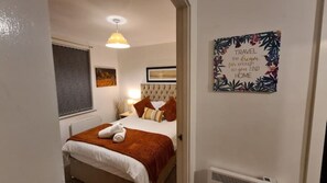 2 chambres, fer et planche à repasser, accès au Wi-Fi (inclus)