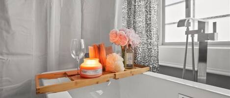 Combined shower/bathtub, hair dryer, towels, soap