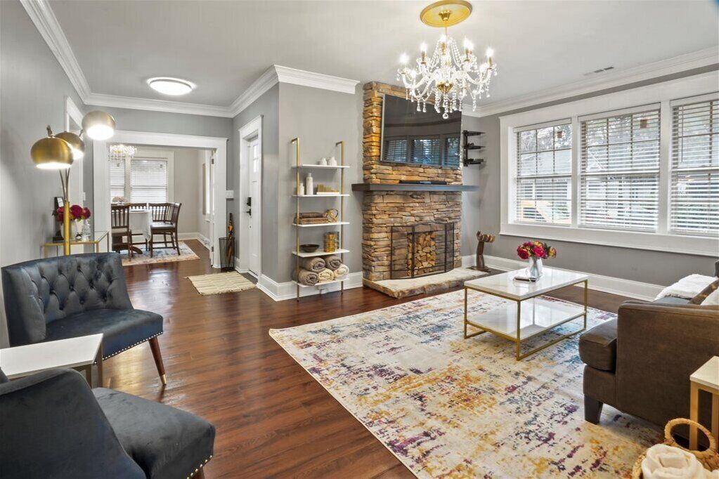 Una Smart TV, videojuegos, un futbolín, libros