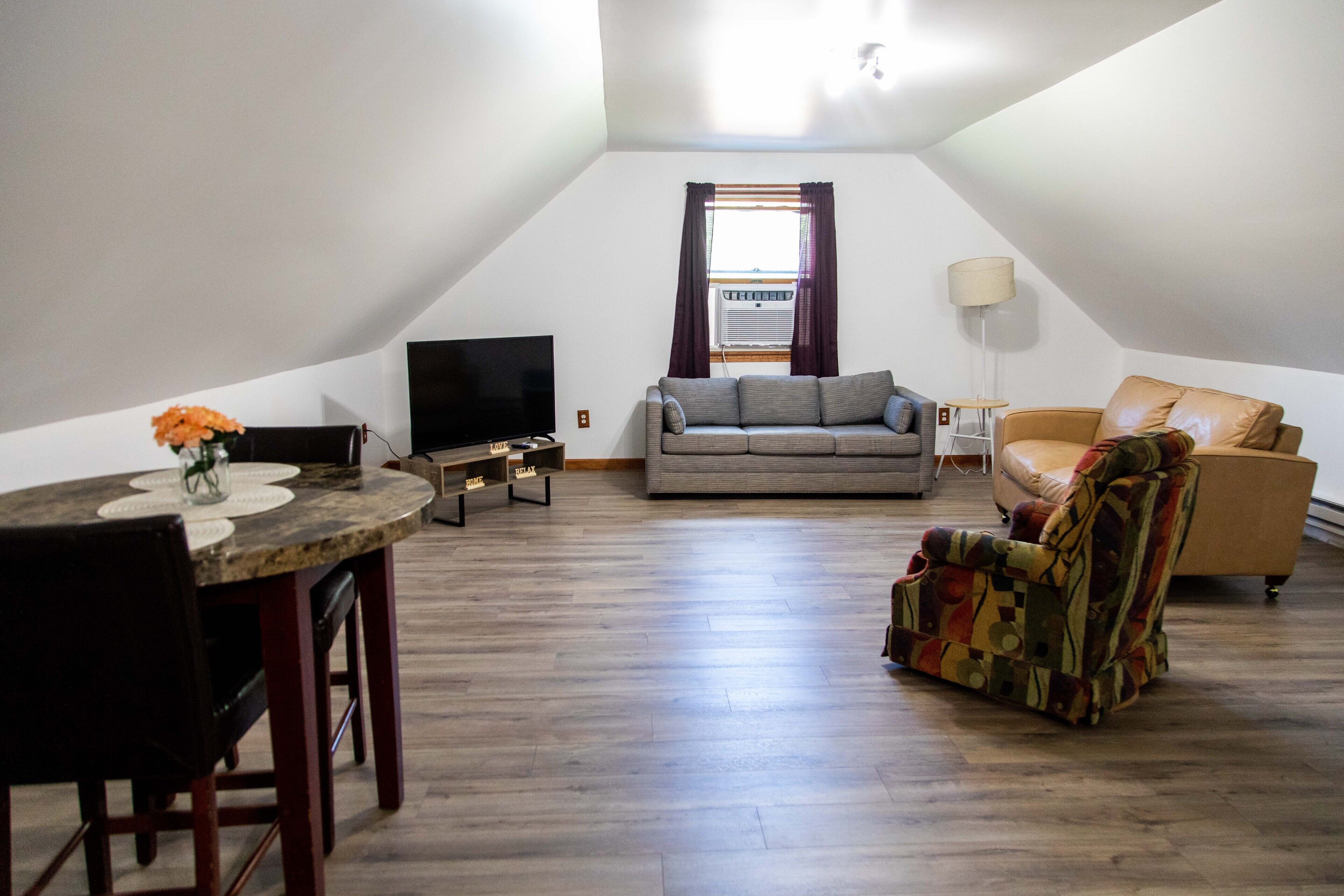 Loft style apartment close to activities and restaurants