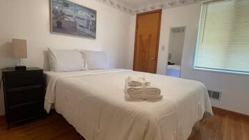 3 bedrooms, iron/ironing board, free WiFi, bed sheets