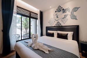 Quarto casal standard, vista para a piscina | Cofres nos quartos, Wi-Fi de cortesia, roupa de cama