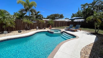 Piscina all'aperto, una piscina riscaldata