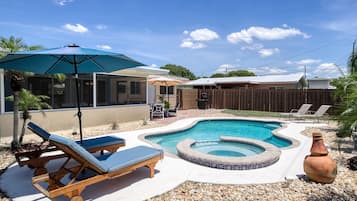 Piscina all'aperto, una piscina riscaldata