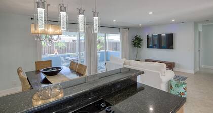 Paradise 4 min to Beach with Heated Pool and Spa
