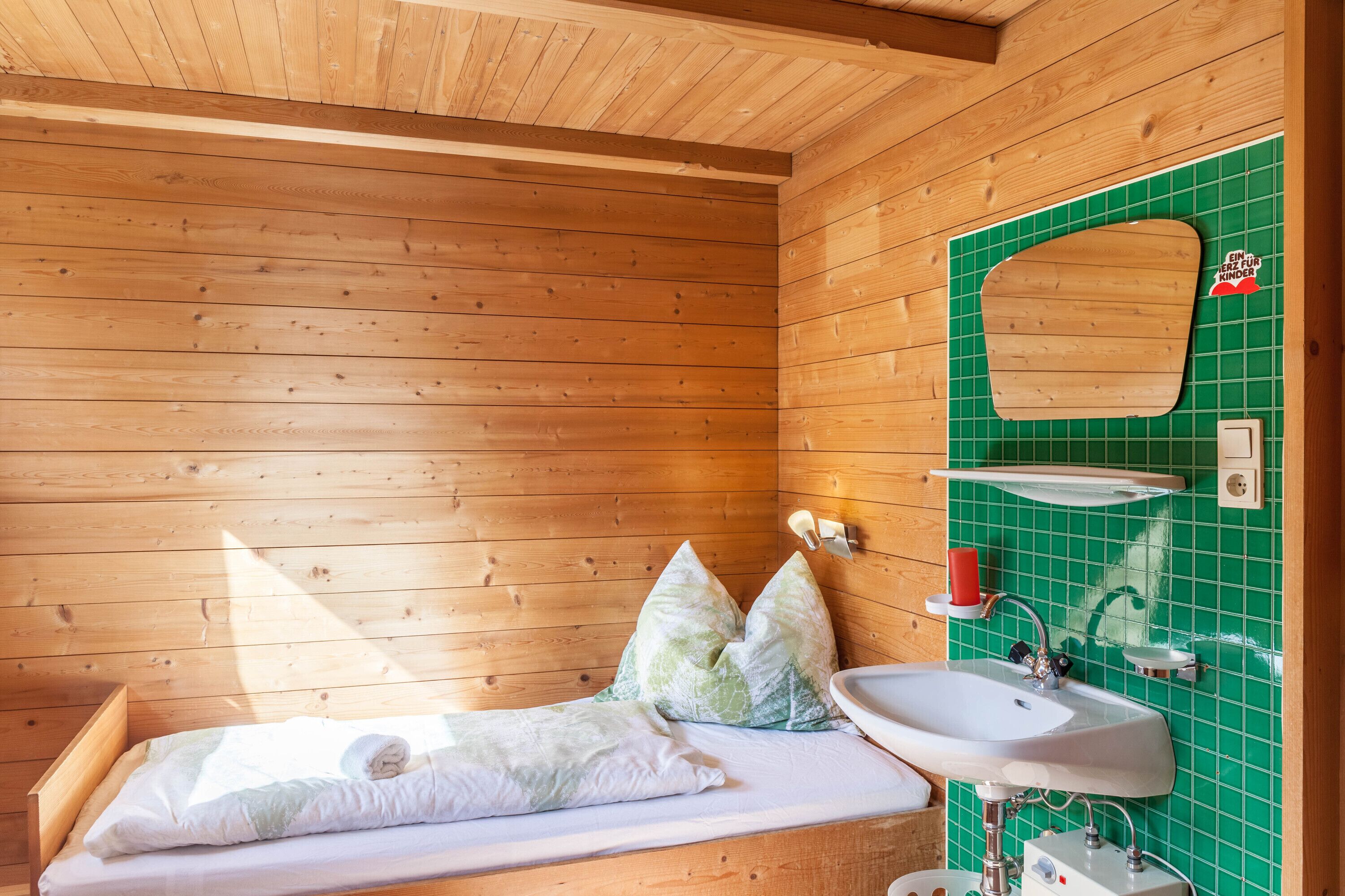 4 bedrooms, free WiFi, bed sheets