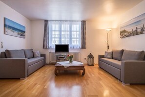 TV, DVD player - Holiday Apartment Rathausplatz (Kempten)