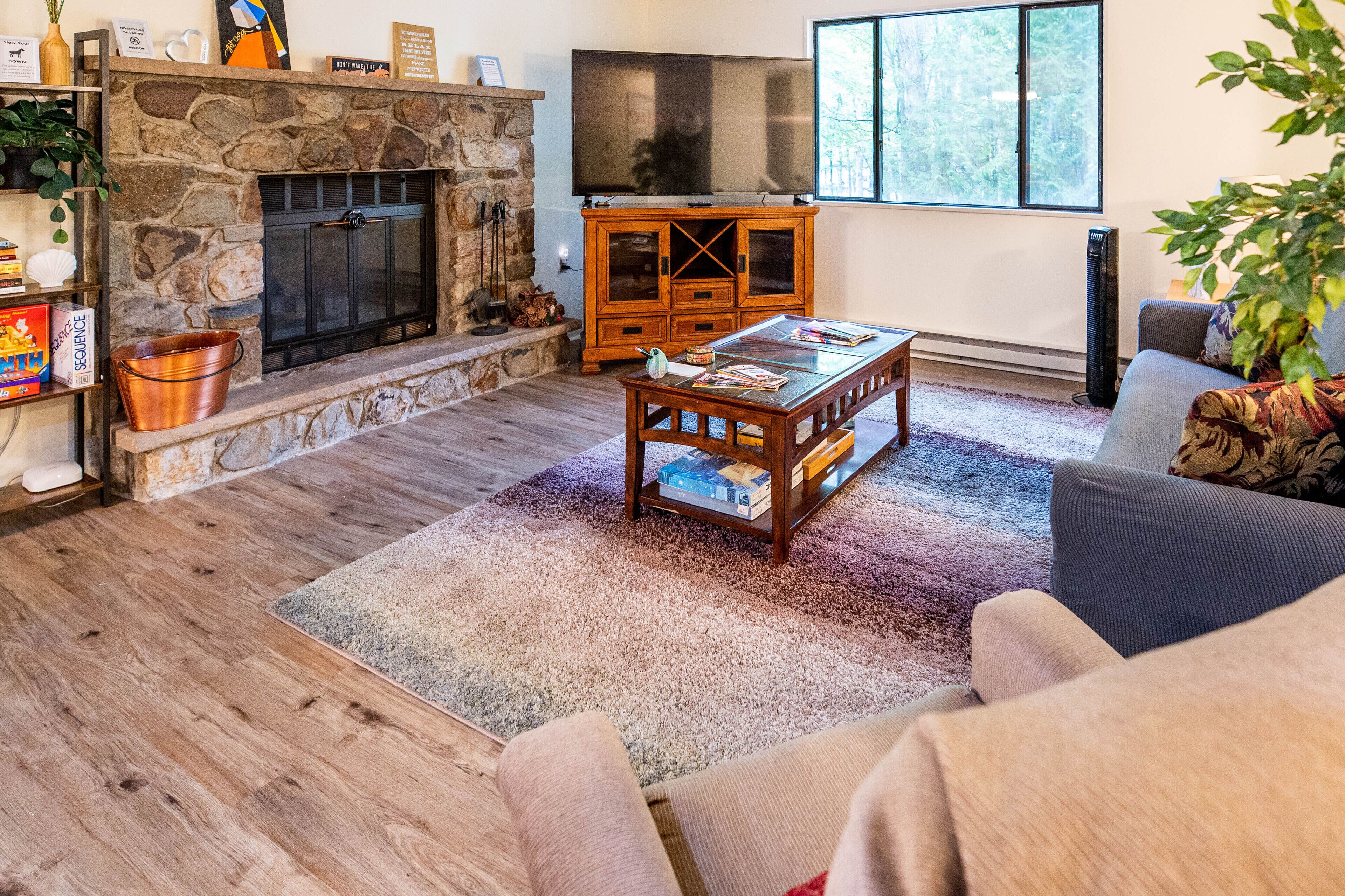 *Pet Friendly* Ski Camelback Waterpark Hiking  Casino & Shopping! Easy check out