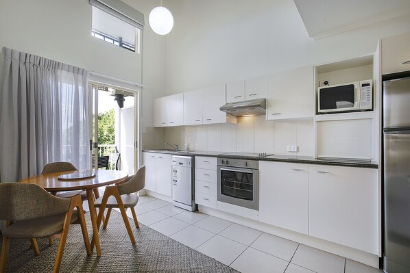 Full-sized fridge, microwave, oven, dishwasher