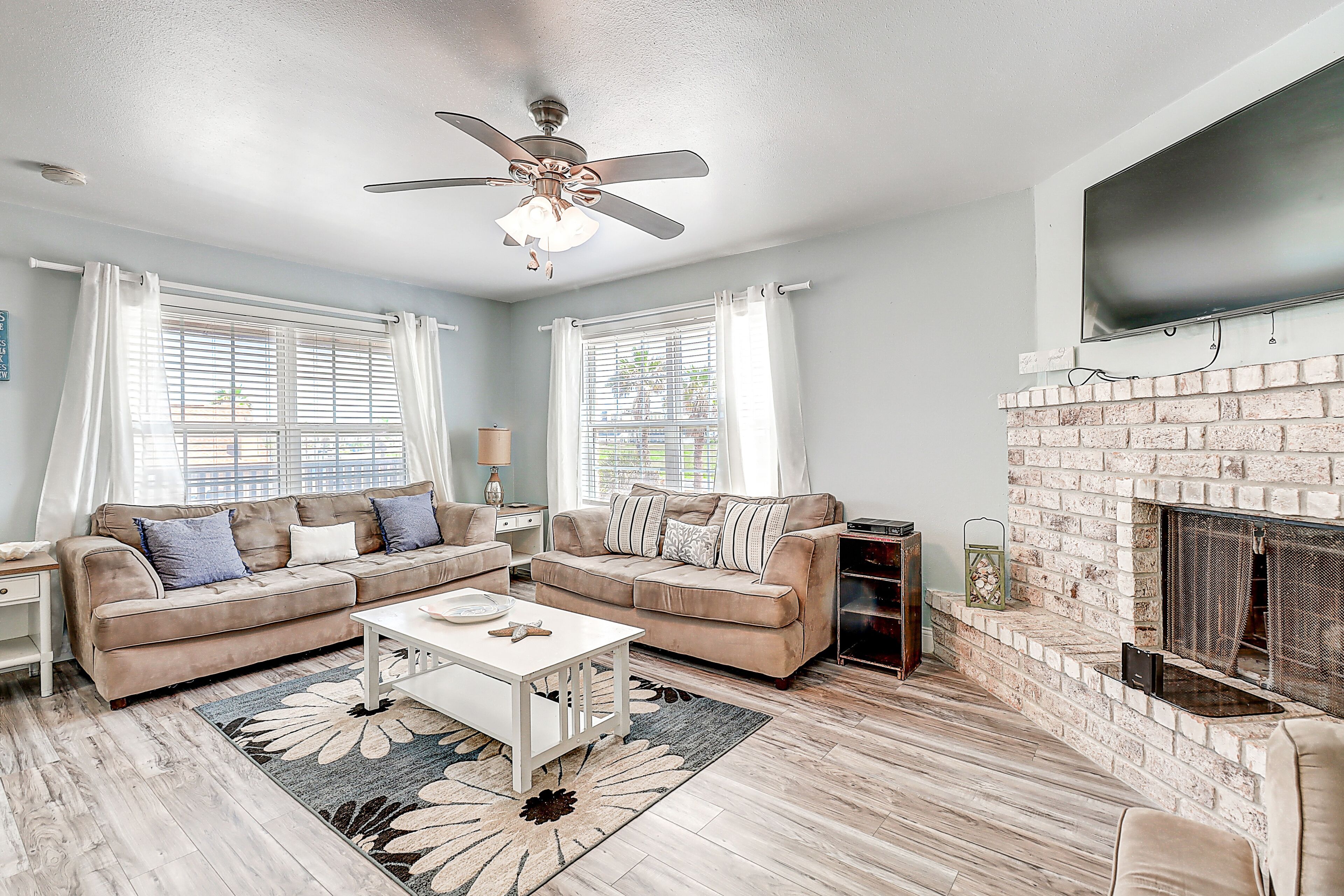 Coastal Bend condo with pool, boat slips, & fishing dock - walk to beach