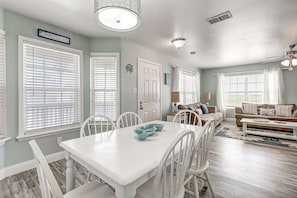 Interior - Coastal Bend condo with pool, boat slips, & fishing dock - walk to beach (Corpus Christi)